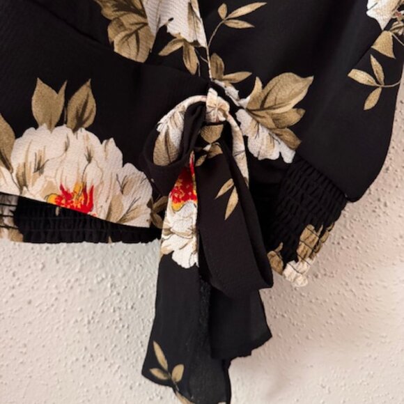 OLM – Blusa floral negra con amarre (Lightweight blouse with floral print) - Picture 2 of 5